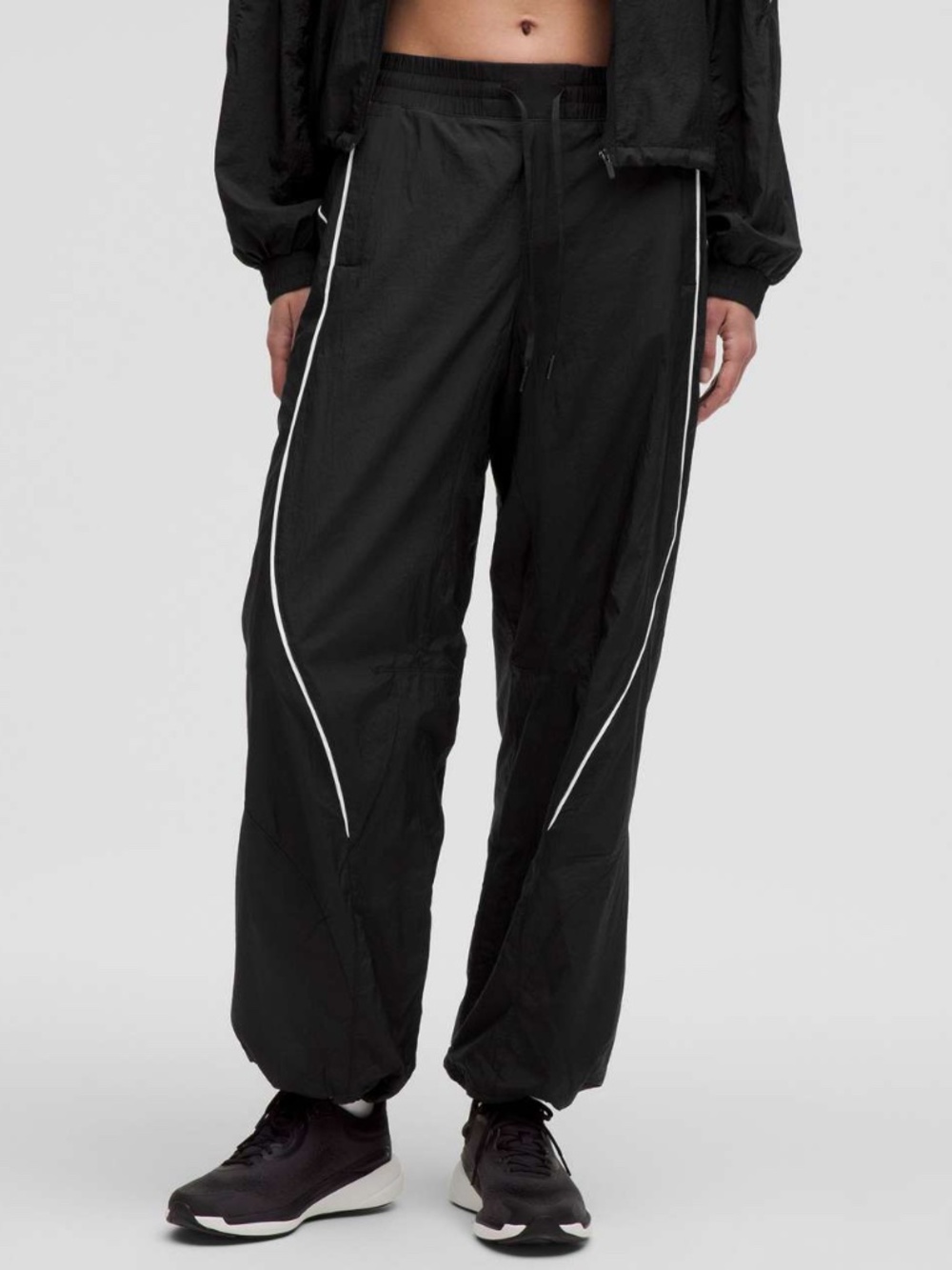 Lululemon License to Train Mid-Rise Lightweight Jogger Black Size 6